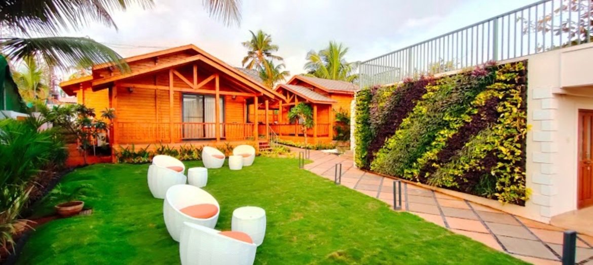 Foxoso Aaristo Baga Beach Resort