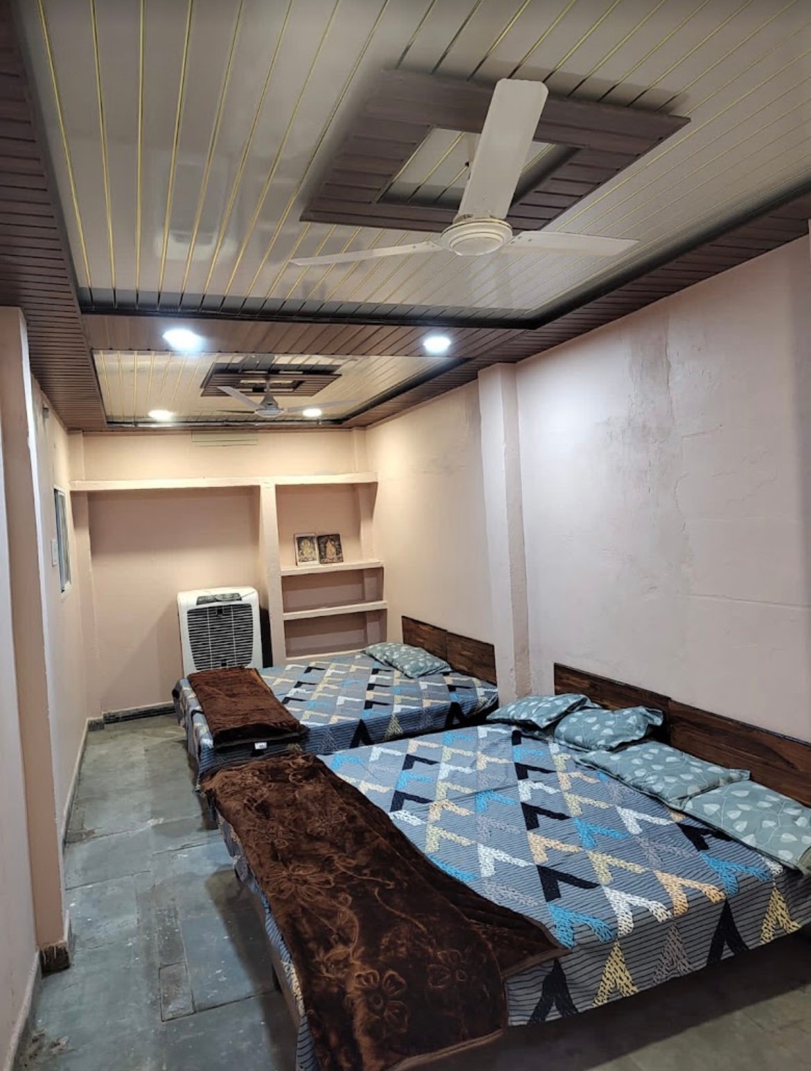 Manasvi yatri newas in Harsiddhi Gate, Ujjain, Madhya Pradesh 456006 - Budget Stay on EBO Stay