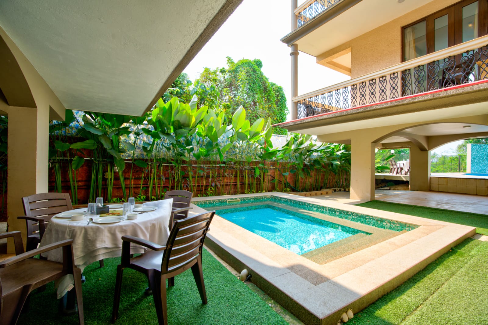 Aveeno Villas Common pool