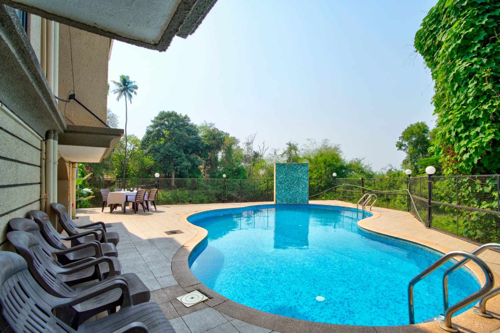 Aveeno Villas Common pool