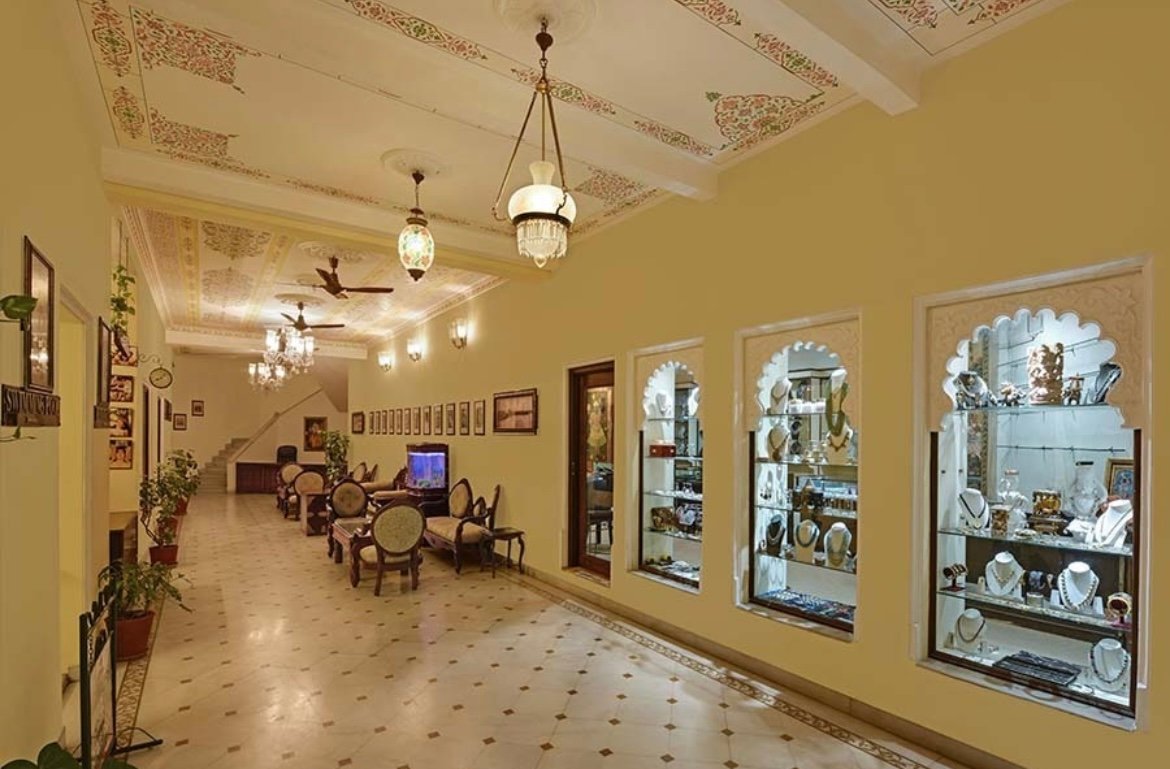 Swaroop Vilas-lake Facing Boutique Hotel
