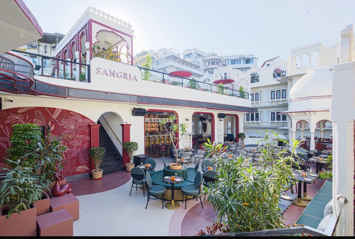 Swaroop Vilas-lake Facing Boutique Hotel