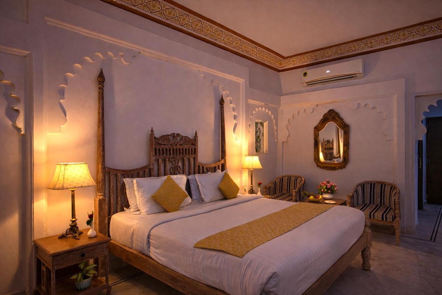 Swaroop Vilas-lake Facing Boutique Hotel
