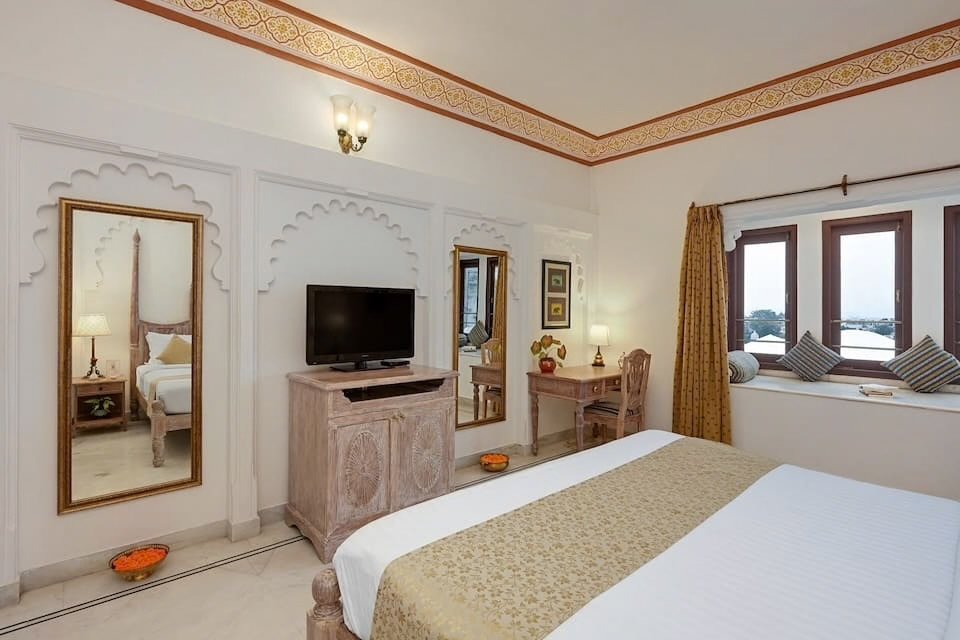 Swaroop Vilas-lake Facing Boutique Hotel