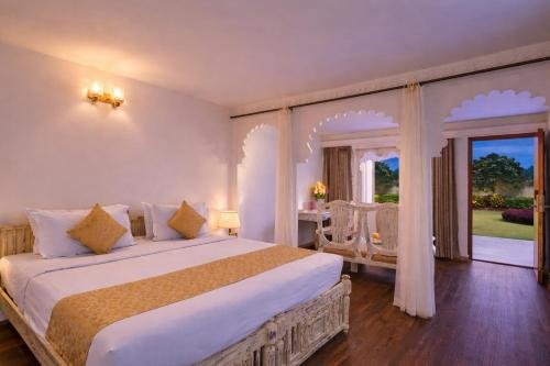 Swaroop Vilas-lake Facing Boutique Hotel