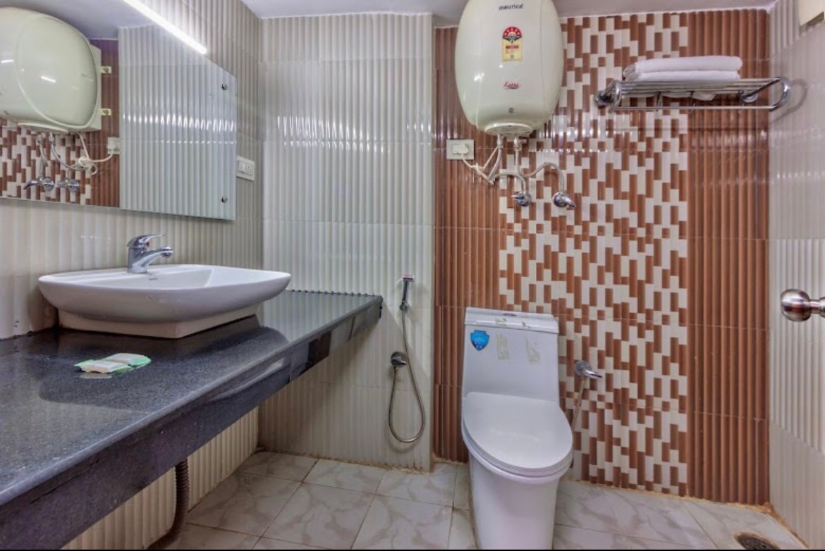 HOTEL VIJAYANT in Mall Rd, opposite Govt. Hotel, Model Tow - photo 13