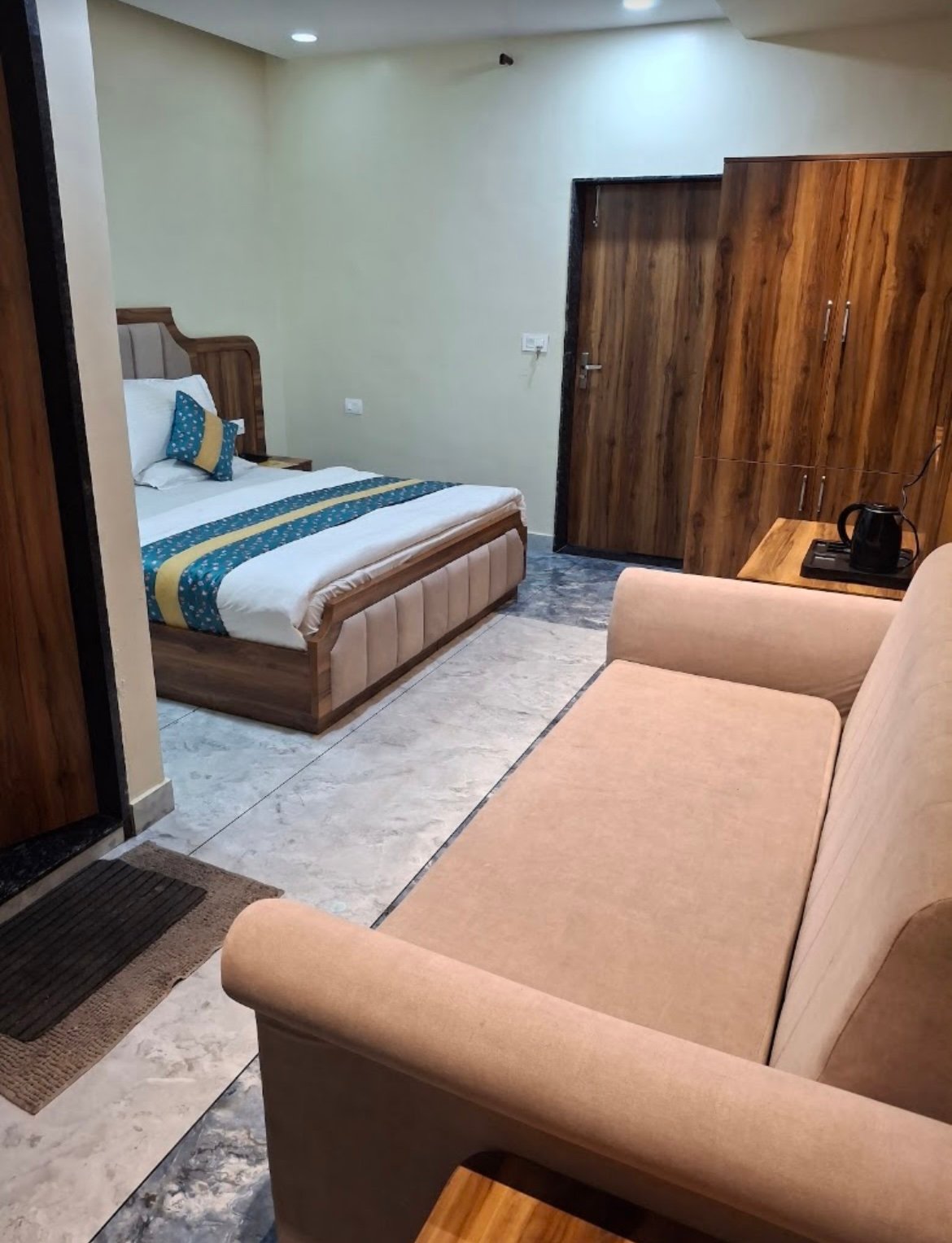 Hotel Oasis in Nakki Lake, Aburaj, Rajasthan 307501 - photo 12