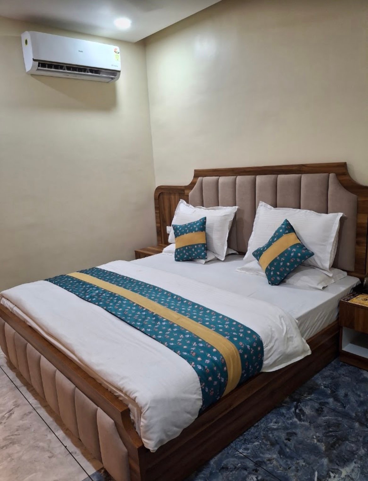Hotel Oasis in Nakki Lake, Aburaj, Rajasthan 307501 - photo 11