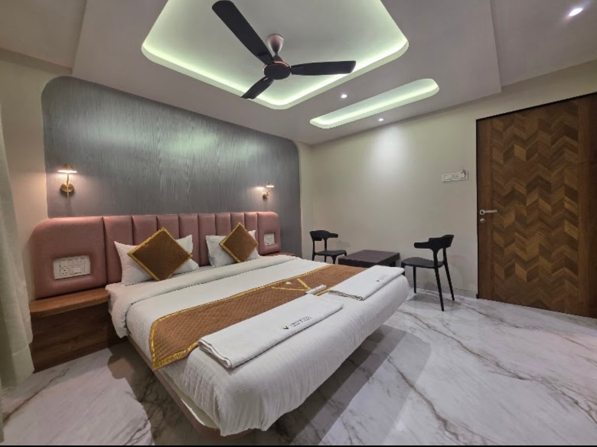 Hotel Vyankatesh & Pure Veg Restaurant