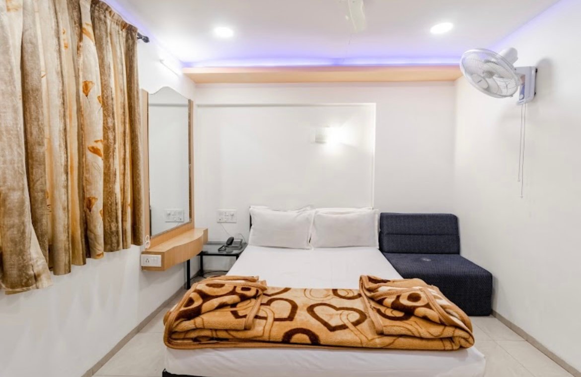 Hotel Vyankatesh & Pure Veg Restaurant