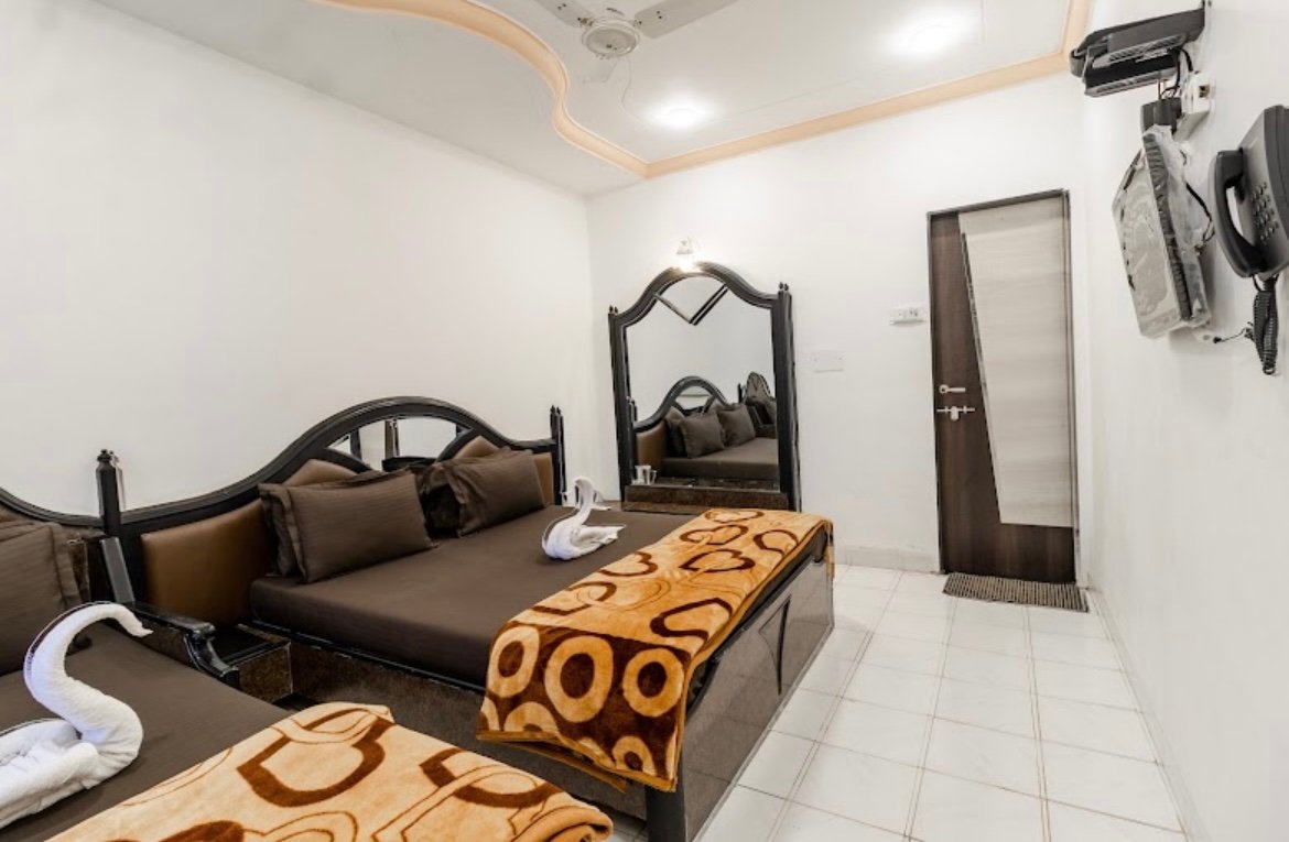 Hotel Vyankatesh & Pure Veg Restaurant