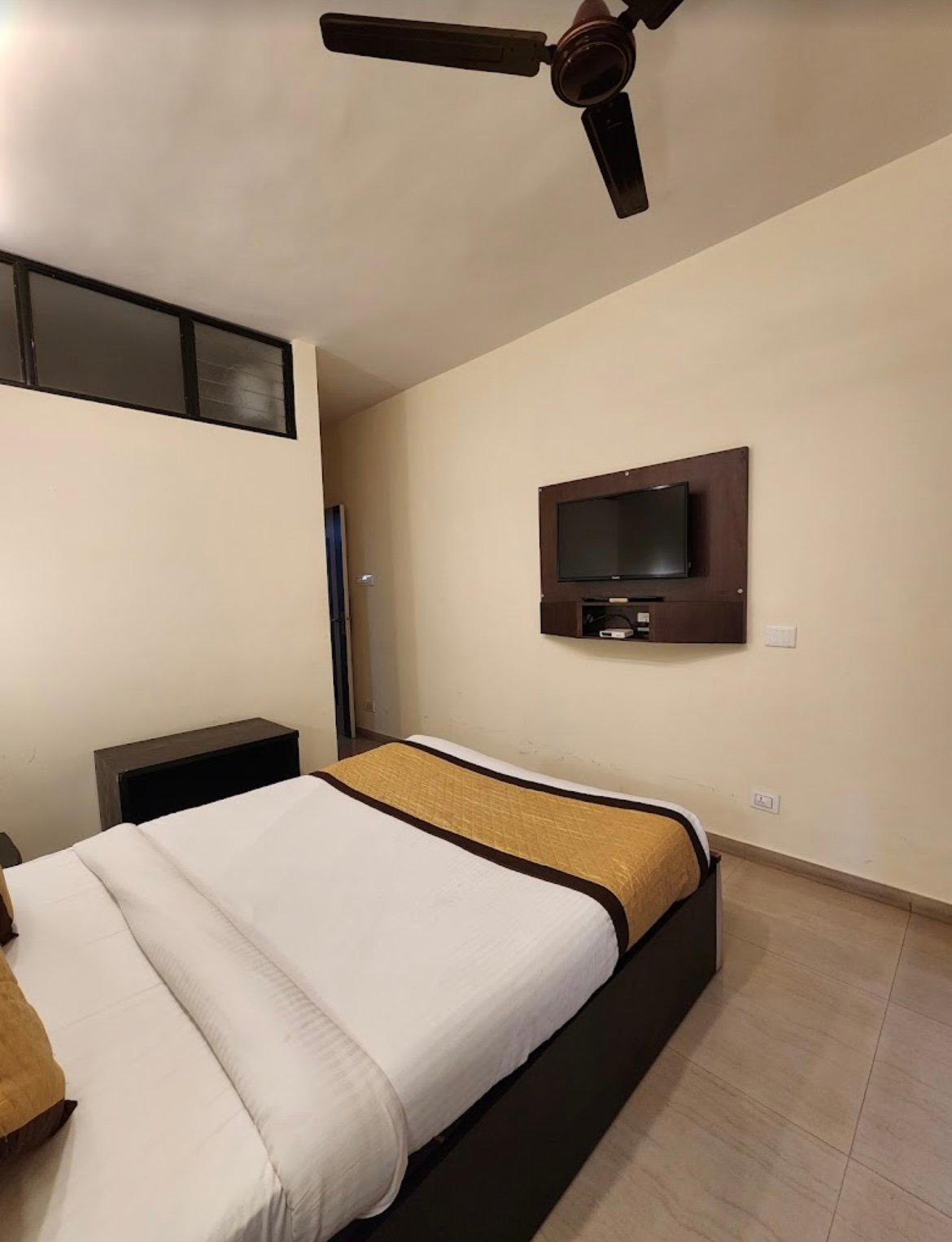 All Seasons Guest House | Rooms & Dorms