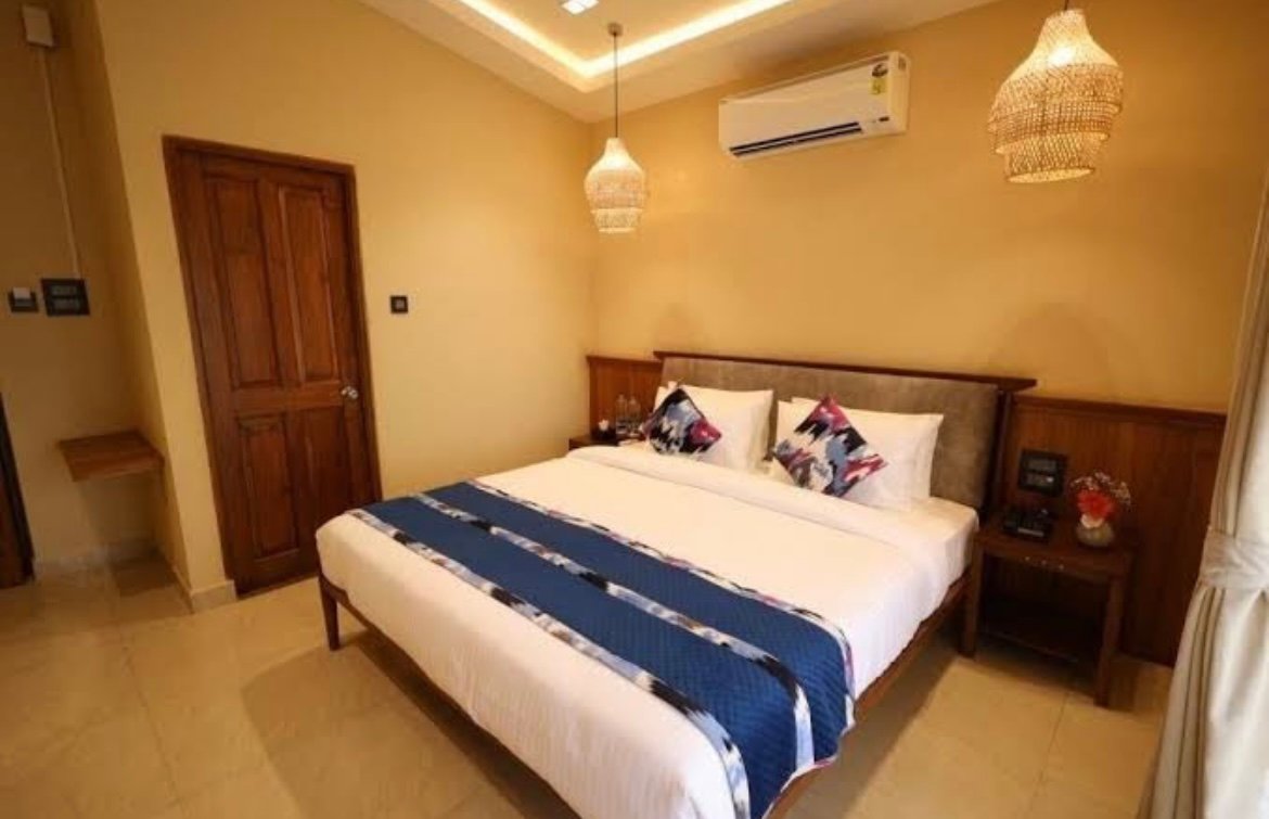 Foxoso Aaristo Baga Beach Resort