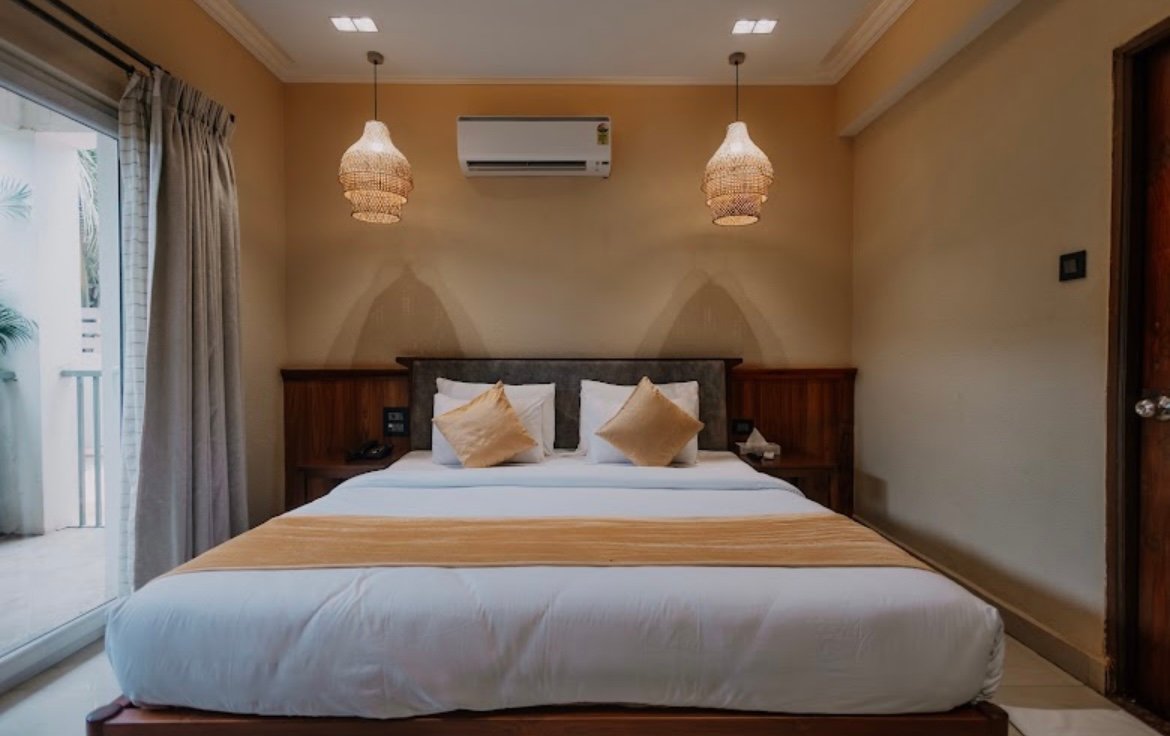 Foxoso Aaristo Baga Beach Resort