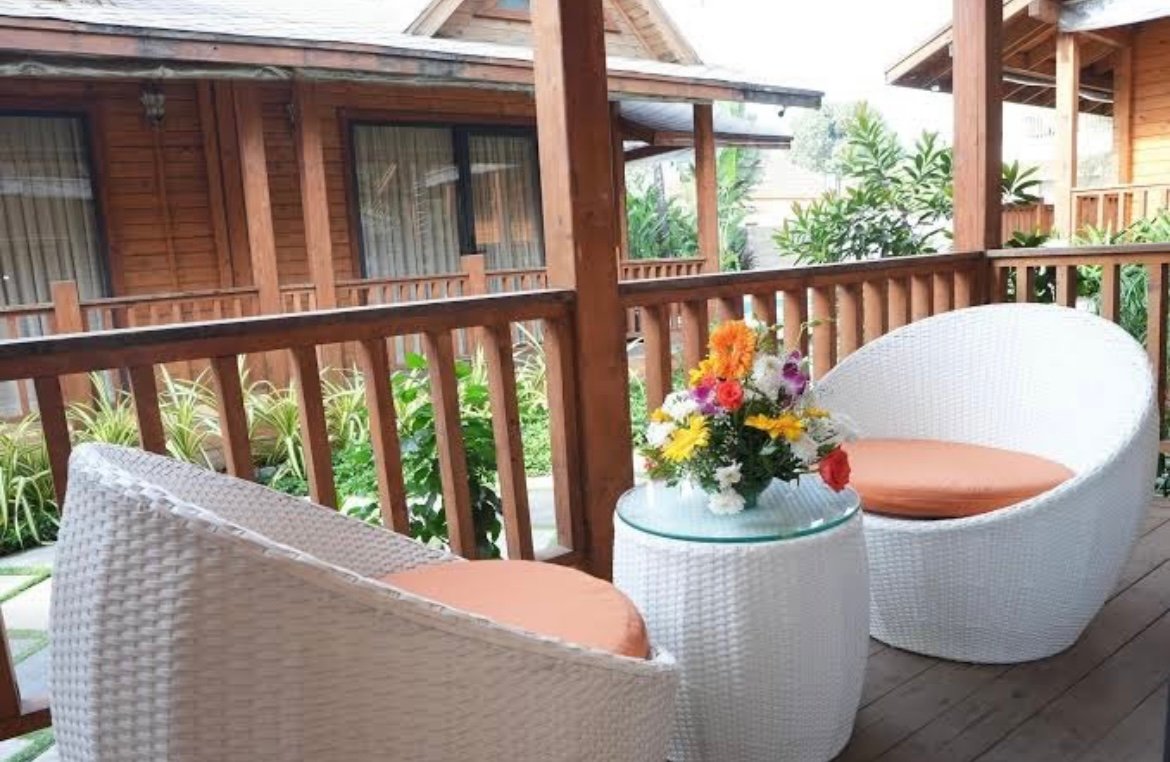 Foxoso Aaristo Baga Beach Resort