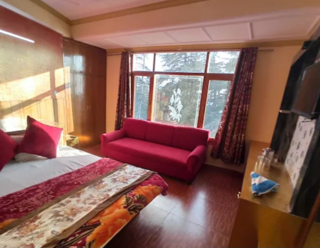 Hotel King Palace in 35PJ+FC3, Knollswood, Chotta Shimla, Shimla, Himachal Pradesh 171002 - photo 3