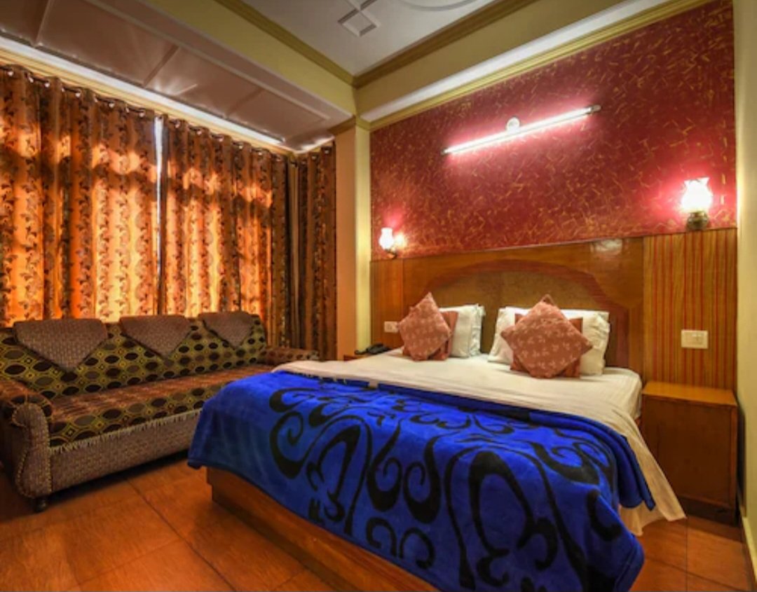 Hotel King Palace in 35PJ+FC3, Knollswood, Chotta Shimla, Shimla, Himachal Pradesh 171002 - photo 4