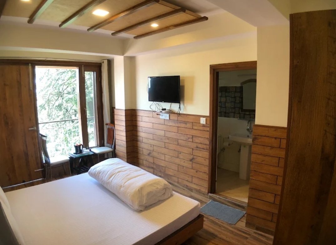 Backwoods B&B Mall Road Shimla in Roshan Niwas, Charlie Villa, Milsington Estate, Chotta Shimla, Shimla, Himachal Pradesh 171002 - photo 9