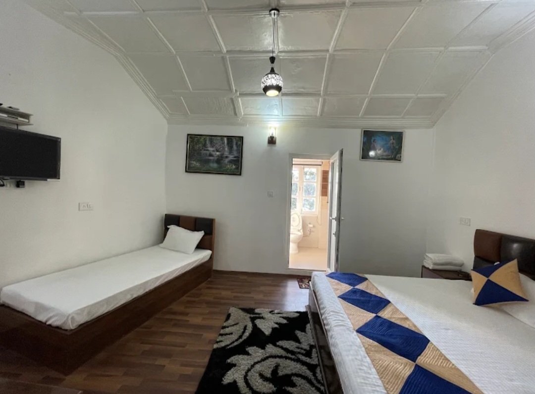 Triple bed room